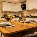İslamlar 2 Bedroom With Private Pool فيلة *